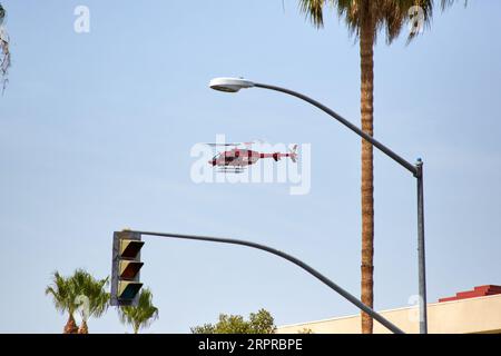 Palm Springs, Kalifornien, USA. 30. Juni 2013. Ein REACH Air Medical Bell 407 Hubschrauber verlässt das Desert Regional Medical Center. (Bild: © Ian L. Sitren/ZUMA Press Wire) NUR REDAKTIONELLE VERWENDUNG! Nicht für kommerzielle ZWECKE! Stockfoto