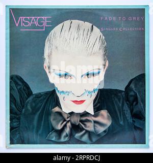 LP-Cover Fade to Grey The Singles Collection, eine Kompilation von Visage, die 1983 veröffentlicht wurde Stockfoto