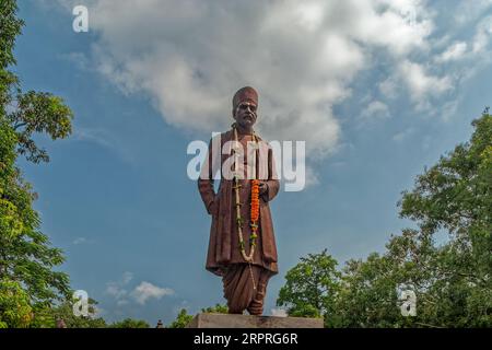 10 04 2005 Vintage-Statue von Pandit Madan Mohan Malaviya in Verbindungen von Shri Kashi Vishwanath Mandir Benaras Hindu University, Varanasi, Uttar Prades Stockfoto