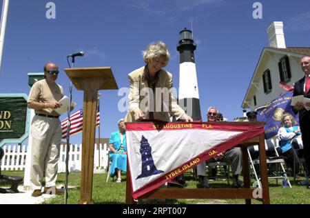 Minister Gale Norton besucht Tybee Island in der Nähe von Savannah, Georgia, um die Verwahrung des Tybee Island Lighthouse von der Küstenwache an die Tybee Island Historical Society zu feiern. Das Foto wurde für die Vorbereitung des Videos des Innenministeriums zur Norton-Amtszeit ausgewählt Stockfoto