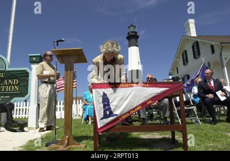 Minister Gale Norton besucht Tybee Island in der Nähe von Savannah, Georgia, um die Verwahrung des Tybee Island Lighthouse von der Küstenwache an die Tybee Island Historical Society zu feiern. Das Foto wurde für die Vorbereitung des Videos des Innenministeriums zur Norton-Amtszeit ausgewählt Stockfoto