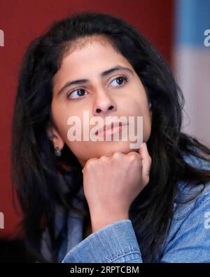 Die Saudi-arabische Menschenrechtsaktivistin Lina Al-Hathloul wurde während des öffentlichen Treffens der NUFC-Fans gegen Sportswashing auf der Northern Stage in Newcastle upon Tyne gesehen. Bilddatum: Dienstag, 5. September 2023. Stockfoto