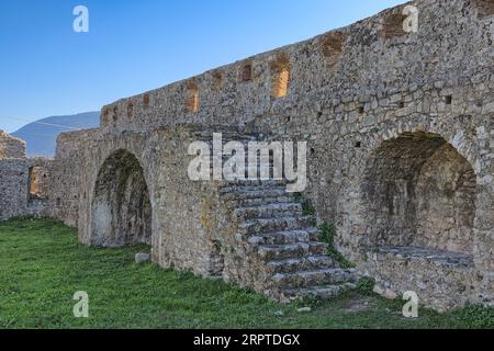 Im Inneren des venezianischen dreieckigen Schlosses in Butrint, Albanien Stockfoto