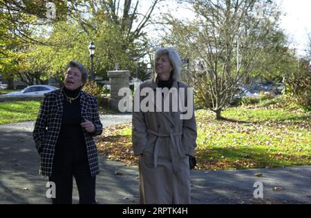 Secretary Gale Norton bereist Newport, Rhode Island, während eines Besuchs in der Stadt, um ein Stipendium des Save America's Treasures-Programms zu erhalten Stockfoto