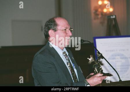 Wayne Gilchrest, Kongressabgeordneter von Maryland, sprach bei der 20-jährigen Sitzung und Preisverleihung der National Fish and Wildlife Foundation in Washington, D.C. Gilchrest, nahm den Foundation Chairman's Award für Umweltbeiträge im Namen des ehemaligen Präsidenten Ronald Reagan und der First Lady Nancy Reagan entgegen Stockfoto