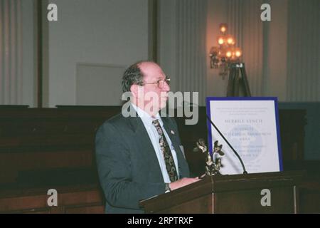 Wayne Gilchrest, Kongressabgeordneter von Maryland, sprach bei der 20-jährigen Sitzung und Preisverleihung der National Fish and Wildlife Foundation in Washington, D.C. Gilchrest, nahm den Foundation Chairman's Award für Umweltbeiträge im Namen des ehemaligen Präsidenten Ronald Reagan und der First Lady Nancy Reagan entgegen Stockfoto