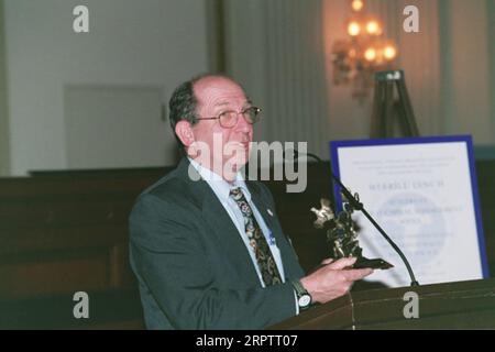 Wayne Gilchrest, Kongressabgeordneter von Maryland, sprach bei der 20-jährigen Sitzung und Preisverleihung der National Fish and Wildlife Foundation in Washington, D.C. Gilchrest, nahm den Foundation Chairman's Award für Umweltbeiträge im Namen des ehemaligen Präsidenten Ronald Reagan und der First Lady Nancy Reagan entgegen Stockfoto