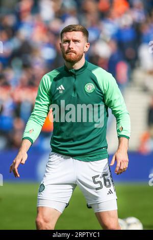 ANTHONY RALSTON, der als Verteidiger für die schottische Premier-Mannschaft Celtic Football Club spielt, nimmt an einem Training und warm-up-Session vor einer GA Teil Stockfoto