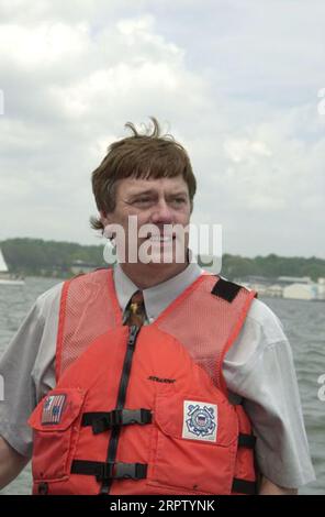 John Hughes, Ehemann von Secretary Gale Norton, begleitet den Secretary bei seinem Besuch in Annapolis, Maryland Stockfoto