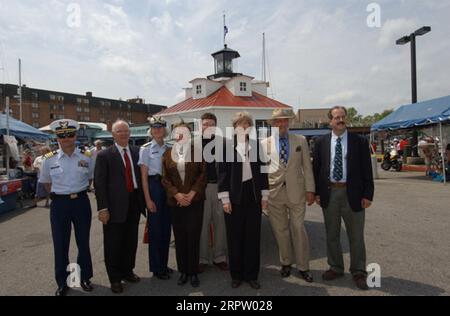 Besuch von Secretary Gale Norton in Annapolis, Maryland, für Zeremonien und damit verbundene Touren anlässlich des Transfers des Thomas Point Shoal Lighthouse von der US-Küstenwache in die Stadt Annapolis und ihren gemeinnützigen Partner, die U.S. Lighthouse Society Stockfoto