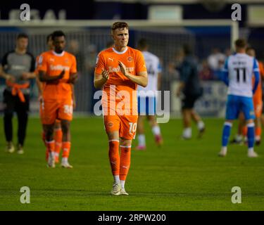 Barrow in Furness, Großbritannien. September 2023. Sonny Carey #10 von Blackpool begrüßt die Fans nach dem EFL Trophy Match Barrow vs Blackpool im SO Legal Stadium, Barrow-in-Furness, Großbritannien, 5. September 2023 (Foto: Steve Flynn/News Images) in Barrow-in-Furness, Großbritannien am 9. 5. 2023. (Foto von Steve Flynn/News Images/SIPA USA) Credit: SIPA USA/Alamy Live News Stockfoto