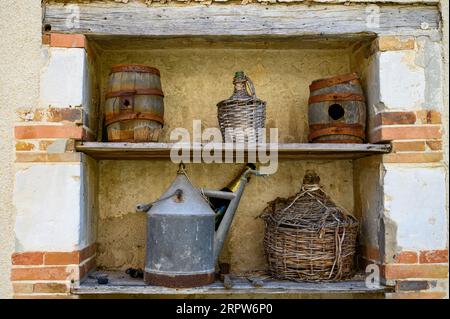 Alte Ausrüstung für die traditionelle Herstellung von Champagner-Sekt aus chardonnay und Pinor Noir-Trauben in Epernay, Champagner, Frankreich Stockfoto