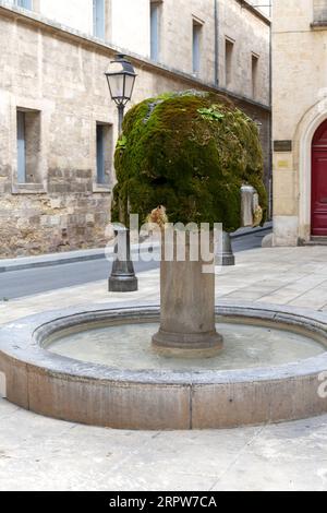 Spaziergang durch den alten, zentralen Teil von Montpellier, Frankreich, Häuser und Straßen Stockfoto