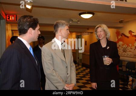 Der rechtsextreme Sekretär Gale Norton sprach bei Veranstaltungen im Hauptquartier des Innenministeriums zu Ehren des ehemaligen Innenministers Stewart Udall und des verstorbenen Kongressabgeordneten Morris Udall Stockfoto