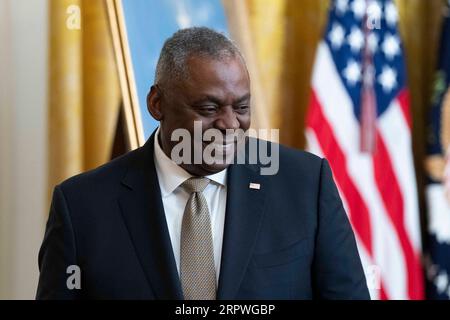 Washington, Usa. September 2023. US-Verteidigungsminister Lloyd Austin nimmt am Dienstag, den 15. September 2023, im East Room des Weißen Hauses in Washington, DC, an einer Medal of Honor Ceremony für Captain Larry Taylor der US-Armee Teil. Foto von Bonnie Cash/UPI Credit: UPI/Alamy Live News Stockfoto