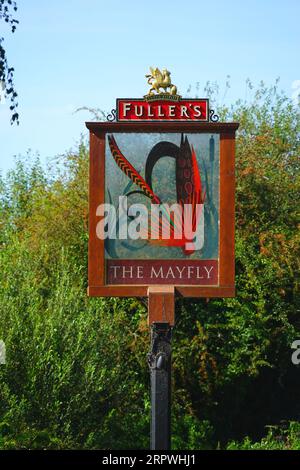 Das Schild zum Mayfly Inn Pub Stockfoto