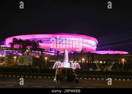 New Delhi, Indien. September 2023. Ein allgemeiner Blick auf das beleuchtete „Bharat Mandapam“, das Internationale Kongresszentrum, Austragungsort des bevorstehenden G20-Gipfels, der diesen Monat in Neu-Delhi stattfinden soll. (Foto: Prabhat Mehrotra/SOPA Images/SIPA USA) Credit: SIPA USA/Alamy Live News Stockfoto