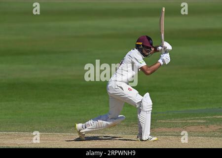 NORTHAMPTON, ENGLAND - 5. September: Emilio Gay aus Northamptonshire in Aktion am dritten Tag des LV= Insurance County Championship Matches zwischen Northamptonshire und Lancashire auf dem County Ground in Northampton, England. Stockfoto