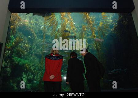 Besuchen Sie das Birch Aquarium der Scripps Institution of Oceanography, La Jolla, Kalifornien, mit einer Rede über die Erforschung alternativer Energiequellen und einer Führung durch das Aquarium und die Umgebung der Scripps Institution Stockfoto