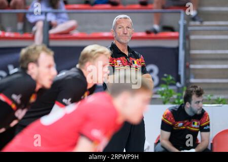 Ancona, Italien. September 2023. Emanuele Zanini, Cheftrainer Belgiens, der während des Spiels Belgien gegen Estland in der Finalrunde der Eurovolley 2023 für Männer am 7. Tag in Ancona (Italien) gesehen wurde. Die belgische Nationalmannschaft gewinnt gegen Estland mit einem Ergebnis von 3-1 Credit: SOPA Images Limited/Alamy Live News Stockfoto