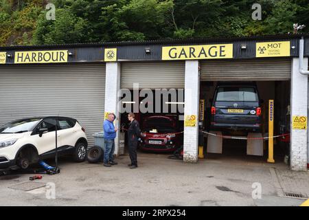 Motorenwerkstatt in Tobermory auf der Isle of Mull. Stockfoto