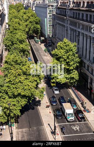 Ein Blick vom Dach des Hauptgebäudes des King's College, London über Kingsway Stockfoto