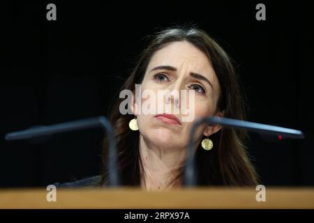 200514 -- WELLINGTON, 14. Mai 2020 Xinhua -- neuseeländischer Premierminister Jacinda Ardern nimmt am 14. Mai 2020 an einer Pressekonferenz in Wellington, Neuseeland, Teil. Neuseeland hat am Donnerstag den Haushaltsplan 2020 veröffentlicht, der gemeinsam neu aufgebaut wurde und einen COVID-19-Fonds mit 50 Milliarden US-Dollar und 30 Milliarden US-Dollar für die Reaktion und Erholung von COVID-19 eingerichtet hat. Hagen Hopkins/Pool via Xinhua NEW ZEALAND-WELLINGTON-BUDGET PUBLICATIONxNOTxINxCHN Stockfoto