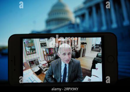 200515 -- PEKING, 15. Mai 2020 -- Anthony Fauci, Direktor des National Institute of Allergy and Infectious Diseases, spricht während einer Telefonkonferenz, die von einem Senatsgremium veranstaltet wird, über die Reaktion des Weißen Hauses auf das Coronavirus in Washington D.C., USA, 12. Mai 2020. Fauci, ein Spitzenexperte für Infektionskrankheiten in den Vereinigten Staaten, sagte am 12. Mai, dass die Nation den laufenden neuartigen Coronavirus-Ausbruch noch nicht vollständig unter Kontrolle hatte. ZU XINHUA SCHLAGZEILEN VOM 15. MAI 2020 WELT-USA-COVID-19-UNBEANTWORTETE FRAGEN LIUXJIE PUBLICATIONXNOTXINXCHN Stockfoto