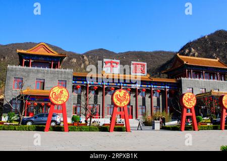 JI COUNTY - 5. APRIL: Touristen besuchen Panshan Mountain Scenic Spot, 5. April 2014, JI County, tianjin, China. Stockfoto