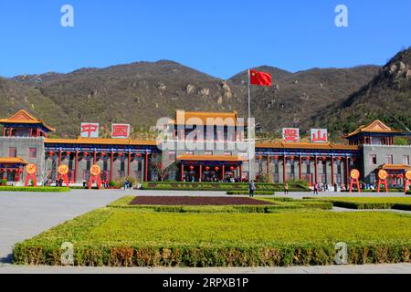 JI COUNTY - 5. APRIL: Touristen besuchen Panshan Mountain Scenic Spot, 5. April 2014, JI County, tianjin, China. Stockfoto