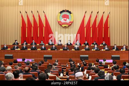 200519 -- PEKING, 19. Mai 2020 -- Wang Yang, Mitglied des Ständigen Ausschusses des Politischen Büros des Zentralkomitees der Kommunistischen Partei Chinas und Vorsitzender der Politischen Konsultativkonferenz des chinesischen Volkes, CPPCC National Committee, Vorsitz bei der Abschlusssitzung der 10. Sitzung des Ständigen Ausschusses des 13. CPPCC-Nationalkomitees in Peking, der Hauptstadt Chinas, am 19. Mai 2020. CHINA-PEKING-CPPCC-WANG YANG-MEETING CN DINGXLIN PUBLICATIONXNOTXINXCHN Stockfoto