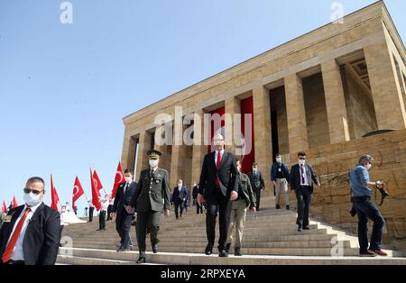 200520 -- ANKARA, 20. Mai 2020 Xinhua -- der türkische Sport- und Jugendminister Mehmet Muharrem Kasapoglu verlässt den Ort einer Gedenkveranstaltung zum 101. Jahrestag des Beginns des türkischen Unabhängigkeitskrieges in Ankara, Türkei, 19. Mai 2020. Am 19. Mai 1919 begann der Gründer der türkischen Republik Mustafa Kemal Atatürk den türkischen Unabhängigkeitskrieg in der nördlichen Provinz Samsun. Atatürk widmete den Tag später der Jugend der türkischen Nation. Foto von Mustafa Kaya/Xinhua TÜRKEI-ANKARA-JAHRESTAG-UNABHÄNGIGKEITSKRIEG PUBLICATIONxNOTxINxCHN Stockfoto