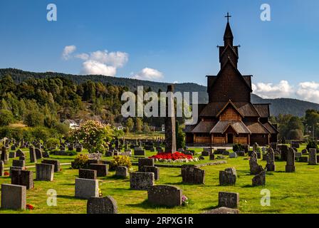 Die Heddal Stavkirche in der Gemeinde Notodden in Telemark, Norwegen, ist rund 1000 Jahre alt und die größte ihrer Art im Land. Stockfoto