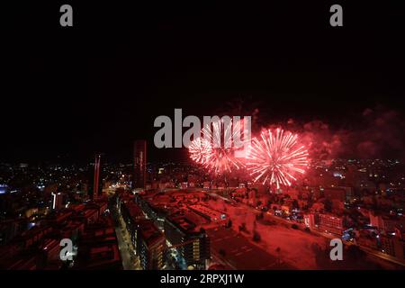 News Themen der Woche KW22 News Bilder des Tages Jordanien feiert Unabhängigkeitstag 200525 -- AMMAN, 25. Mai 2020 -- Feuerwerke werden bei einer Feier des jordanischen Unabhängigkeitstages am 25. Mai 2020 in Amman, Jordanien, gesehen. Jordanien feierte am Montag seinen 74. Jahrestag der Unabhängigkeit. Foto von /Xinhua JORDAN-AMMAN-UNABHÄNGIGKEITSTAG MohammadxAbuxGhosh PUBLICATIONxNOTxINxCHN Stockfoto