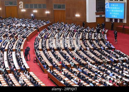 200527 -- PEKING, 27. Mai 2020 -- die Abschlusssitzung der dritten Sitzung des 13. Nationalen Komitees der politischen Konsultativkonferenz des chinesischen Volkes CPPCC findet in der Großen Halle des Volkes in Peking, der Hauptstadt Chinas, am 27. Mai 2020 statt. ZWEI SESSIONSCHINA-BEIJING-CPPCC-JÄHRLICHE SITZUNG-ABSCHLUSSSITZUNG CN ZHANGXLING PUBLICATIONXNOTXINXCHN Stockfoto