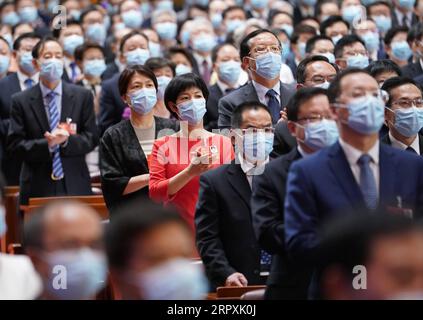 200527 -- PEKING, 27. Mai 2020 -- die Abschlusssitzung der dritten Sitzung des 13. Nationalen Komitees der politischen Konsultativkonferenz des chinesischen Volkes CPPCC findet in der Großen Halle des Volkes in Peking, der Hauptstadt Chinas, am 27. Mai 2020 statt. ZWEI SESSIONSCHINA-BEIJING-CPPCC-JÄHRLICHE SITZUNG-ABSCHLUSSSITZUNG CN XINGXGUANGLI PUBLICATIONXNOTXINXCHN Stockfoto