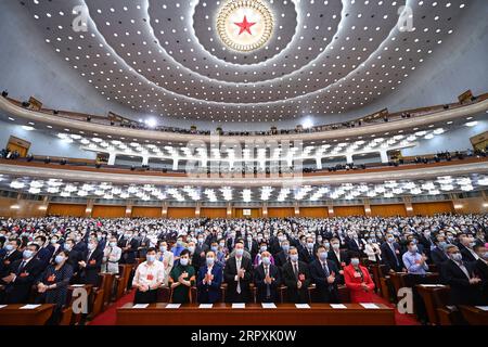 200527 -- PEKING, 27. Mai 2020 -- die Abschlusssitzung der dritten Sitzung des 13. Nationalen Komitees der politischen Konsultativkonferenz des chinesischen Volkes CPPCC findet in der Großen Halle des Volkes in Peking, der Hauptstadt Chinas, am 27. Mai 2020 statt. ZWEI SESSIONSCHINA-BEIJING-CPPCC-JÄHRLICHE SITZUNG-ABSCHLUSSSITZUNG CN LIXXIANG PUBLICATIONXNOTXINXCHN Stockfoto