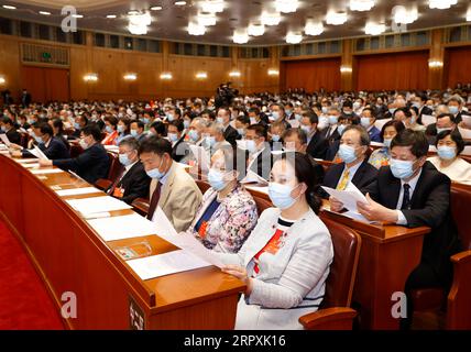 200527 -- PEKING, 27. Mai 2020 -- die Abschlusssitzung der dritten Sitzung des 13. Nationalen Komitees der politischen Konsultativkonferenz des chinesischen Volkes CPPCC findet in der Großen Halle des Volkes in Peking, der Hauptstadt Chinas, am 27. Mai 2020 statt. ZWEI SESSIONSCHINA-BEIJING-CPPCC-JÄHRLICHE SITZUNG-ABSCHLUSSSITZUNG CN LIUXBIN PUBLICATIONXNOTXINXCHN Stockfoto