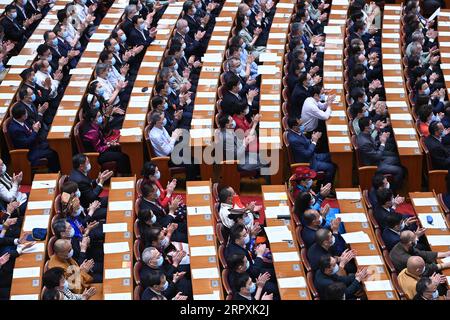 200527 -- PEKING, 27. Mai 2020 -- die Abschlusssitzung der dritten Sitzung des 13. Nationalen Komitees der politischen Konsultativkonferenz des chinesischen Volkes CPPCC findet in der Großen Halle des Volkes in Peking, der Hauptstadt Chinas, am 27. Mai 2020 statt. ZWEI SESSIONSCHINA-BEIJING-CPPCC-JÄHRLICHE SITZUNG-ABSCHLUSSSITZUNG CN ZHANGXLING PUBLICATIONXNOTXINXCHN Stockfoto