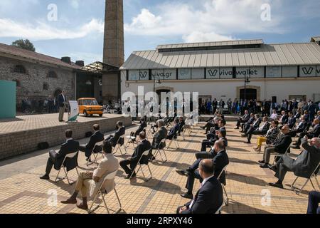 200605 -- ATHEN, 5. Juni 2020 Xinhua -- der griechische Premierminister Kyriakos Mitsotakis spricht während einer Vortragsveranstaltung zur Förderung der Elektromobilität in Athen, Griechenland, am 5. Juni 2020. Anlässlich des Weltumwelttages am Freitag stellte der griechische Premierminister Kyriakos Mitsotakis den Plan der Regierung zur Förderung der Elektromobilität vor, und das Ziel ist, bis 2030 jedes dritte neue Fahrzeug im Land elektrisch zu betreiben. Foto von Lefteris Partsalis/Xinhua GREECE-ATHENS-PM-ELECTROMOBILITÄT PUBLICATIONxNOTxINxCHN Stockfoto