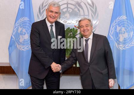 200617 -- VEREINTEN NATIONEN, 17. Juni 2020 -- Aktenfoto vom 22. Januar 2020 zeigt das Treffen des UN-Generalsekretärs Antonio Guterres R mit dem türkischen Diplomaten Volkan Bozkir im UN-Hauptquartier in New York. Volkan Bozkir aus der Türkei wurde zum Präsidenten der 75. Sitzung der UN-Generalversammlung gewählt, die im September 2020 beginnt. UN-GERNERAL ASSEMBLY-ELECTED PRESIDENT-75TH SESSION-VOLKAN BOZKIR-FILE PHOTO WANGXJIANGANG PUBLICATIONXNOTXINXCHN Stockfoto