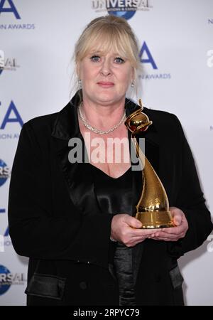 London, Großbritannien. September 2023. Sarah Lancashire gewann den Special Recognition Award und den Drama Performance Award für ihre Arbeit im Happy Valley bei den National Television Awards, der O2 Arena, London. Quelle: Doug Peters/EMPICS/Alamy Live News Stockfoto