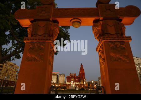 200630 -- KAIRO, 30. Juni 2020 Xinhua -- Foto aufgenommen am 30. Juni 2020 zeigt den Baron Empain Palast in Kairo, Ägypten. Ägypten eröffnete den Baron Empain Palace am Dienstag in Heliopolis. Der Baron Empain Palace wurde am Montag nach zwei Jahren Restaurierungsarbeiten eingeweiht, die mehr als 100 Millionen ägyptische Pfund kosteten. Der Palast, der ursprünglich 1911 erbaut wurde, ist als Touristenziel ausgewiesen, sagte der ägyptische Minister für Altertümer und Tourismus Khaled al-Anany am Montag. Xinhua/Ahmed Gomaa EGYPT-CAIRO-BARON EMPAIN PALACE-WIEDERERÖFFNUNG PUBLICATIONxNOTxINxCHN Stockfoto