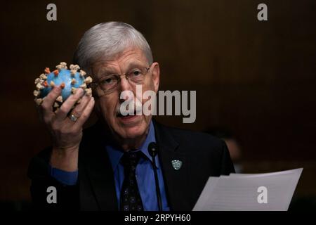 200702 -- WASHINGTON, 2. Juli 2020 Xinhua -- Francis Collins, Direktor des US National Institutes of Health NIH, bezeugt während einer Anhörung des Unterausschusses des US-Senats für Arbeit, Gesundheit und menschliche Dienste, Bildung, und damit verbundenen Behörden über den Plan zur Erforschung, Herstellung und Verteilung eines Coronavirus-Impfstoffs auf Capitol Hill in Washington, D.C., USA, am 2. Juli 2020. Graeme Jennings/Pool über Xinhua U.S.-WASHINGTON, D.C.-SENATE-HEARING-COVID-19-VACCINE PUBLICATIONxNOTxINxCHN Stockfoto