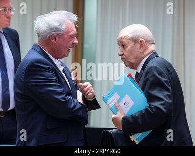 200713 -- BRÜSSEL, 13. Juli 2020 Xinhua -- der französische Außenminister Jean-Yves Le Drian R und der luxemburgische Außenminister Jean Asselborn bereiten sich auf die Teilnahme an einer Sitzung des Rates "Auswärtige Angelegenheiten" am 13. Juli 2020 im EU-Hauptsitz in Brüssel, Belgien, vor. Europäische Union/Handout über Xinhua BELGIEN-BRÜSSEL-EU-RAT FÜR AUSWÄRTIGE ANGELEGENHEITEN PUBLICATIONxNOTxINxCHN Stockfoto
