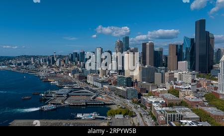 Seattle, WA, USA. September 2023. Luftaufnahme von Seattle, Washington. Es ist eine Hafenstadt an der Westküste der Vereinigten Staaten. Sie ist die bevölkerungsreichste Stadt sowohl im Bundesstaat Washington als auch im Pazifischen Nordwesten Nordamerikas. (Bild: © Walter G Arce SR Grindstone Medi/ASP) NUR REDAKTIONELLE VERWENDUNG! Nicht für kommerzielle ZWECKE! Stockfoto