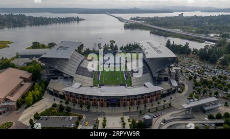 Seattle, WA, USA. September 2023. Das Husky Stadium (offiziell Alaska Airlines Field im Husky Stadium für Sponsoring-Zwecke) ist ein Fußballstadion im Nordwesten der Vereinigten Staaten, das sich auf dem Campus der University of Washington in Seattle, Washington, befindet. (Bild: © Walter G Arce SR Grindstone Medi/ASP) NUR REDAKTIONELLE VERWENDUNG! Nicht für kommerzielle ZWECKE! Stockfoto