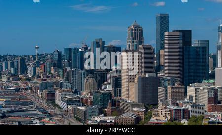 Seattle, WA, USA. September 2023. Luftaufnahme von Seattle, Washington. Es ist eine Hafenstadt an der Westküste der Vereinigten Staaten. Sie ist die bevölkerungsreichste Stadt sowohl im Bundesstaat Washington als auch im Pazifischen Nordwesten Nordamerikas. (Bild: © Walter G Arce SR Grindstone Medi/ASP) NUR REDAKTIONELLE VERWENDUNG! Nicht für kommerzielle ZWECKE! Stockfoto