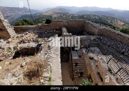 200719 -- AJLOUN JORDANIEN, 19. Juli 2020 -- Touristen besuchen das historische Schloss Ajloun in Ajloun, etwa 73 km nördlich von Amman, Jordanien, am 19. Juli 2020. Ajloun Castle ist eine Burg aus dem 12. Jahrhundert im Nordwesten Jordaniens. Foto von /Xinhua JORDAN-AJLOUN-AJLOUN SCHLOSS MohammadxAbuxGhosh PUBLICATIONxNOTxINxCHN Stockfoto