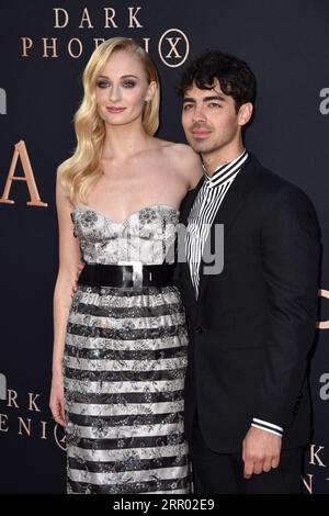 Los Angeles, Unbekannt. September 2023. Dateifoto vom 4. Juni 2019 zeigt Sophie Turner und Joe Jonas bei der Premiere von 20th Century Fox's Dark Phoenix im TCL Chinese Theatre in Los Angeles, KALIFORNIEN, USA. Joe Jonas und Sophie Turner gehen ihre eigenen Wege. Die Sängerin reichte am Dienstag in Miami Dade County eine Scheidungsklage in Florida ein. In der Petition heißt es, dass die Ehe „unwiederbringlich gebrochen“ sei, um die Auflösung zu rechtfertigen. Foto: Lionel Hahn/ABACAPRESS.COM Abaca Press/Alamy Live News Stockfoto